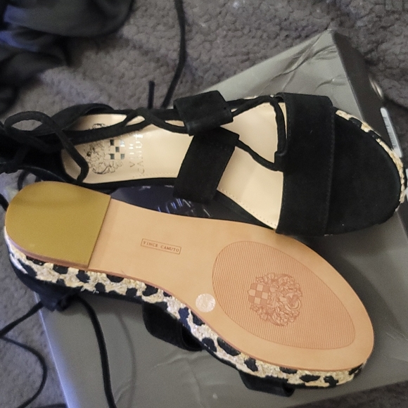 New in Box Vince Camuto Sandles size 7.5 - Picture 4 of 5